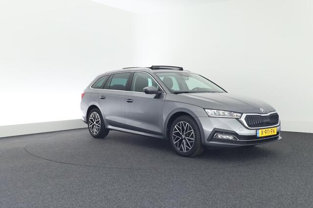 Skoda OCTAVIA Combi 1.5 e-TSI 150pk DSG Sport Business Camera ACC Navigatie Panoramadak