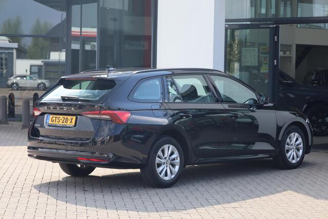 Skoda OCTAVIA Combi 1.5 TSI Edition Lichtmetalen velgen, digitaal dashboard, electronic climate controle , stoelverwarming, carplay, draadloos laden, ledkoplampen, parkeersensoren voor en achter