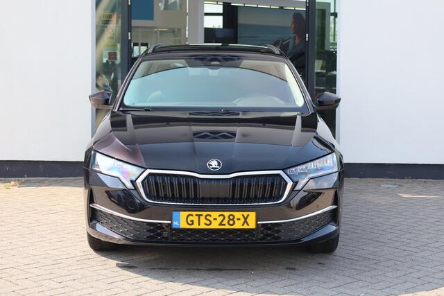 Skoda OCTAVIA Combi 1.5 TSI Edition Lichtmetalen velgen, digitaal dashboard, electronic climate controle , stoelverwarming, carplay, draadloos laden, ledkoplampen, parkeersensoren voor en achter