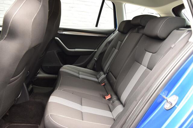Skoda OCTAVIA Combi 1.5 TSI Style Business DSG Automaat | Org. NL | BOVAG Garantie | Sportstoelen | Navigatie | Full LED | PDC Voor&Achter | Stoelverwarming | Cruise&Climate Control |