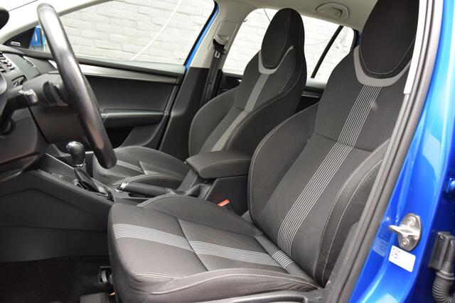 Skoda OCTAVIA Combi 1.5 TSI Style Business DSG Automaat | Org. NL | BOVAG Garantie | Sportstoelen | Navigatie | Full LED | PDC Voor&Achter | Stoelverwarming | Cruise&Climate Control |
