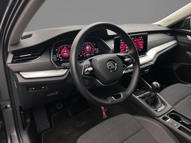 Skoda OCTAVIA Combi Business Edition 1.5 TSI 115pk Cruise control, Parkeersensoren, App connect, LED koplampen, Airco, DAB, Radio, Bluetooth