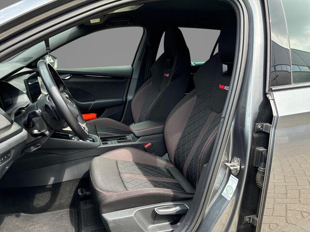 Skoda OCTAVIA 1.4 TSI 245pk DSG iV PHEV RS Business · Trekhaak inklapbaar · Head-Up Display · Canton Audio · Keyless · Stuur- & Stoelverwarming · Elek. Achterklep · Zwart Optiek ·