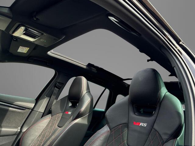 Skoda OCTAVIA Combi 1.4 TSI 245pk DSG RS iV PHEV Business · Panoramadak · Wegklapbare Trekhaak · Canton Audio · Stoel, Stuur en achterbankverwarming · Apple/Android Car Play · Elek. Voorstoelen · 18'' Inch ·