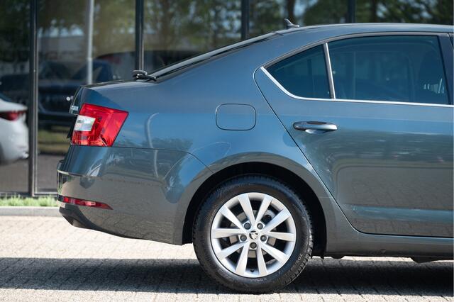 Skoda OCTAVIA 1.0 TSI 115pk DSG | Navi | Camera | Apple CarPlay | Stoelverw. | PDC