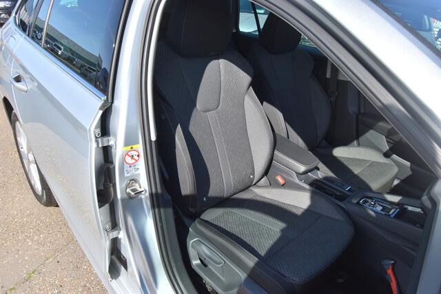 Skoda OCTAVIA Combi 1.0 e-TSI Business Edition Plus , TREKHAAK , CLIMATR , A UITRIJ CAM , PDC V+A , LED KOPL ,