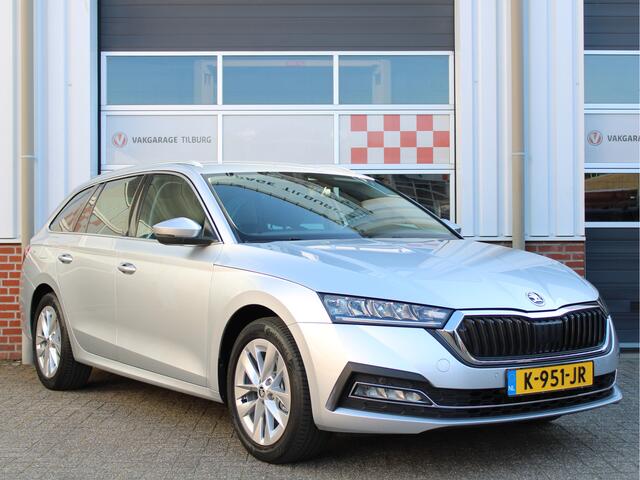 Skoda OCTAVIA Combi 1.0 e-TSI 110PK Automaat Business Edition /NAVI/17'LM/PDC/LED/Keyless/Lane assist/Trekhaak/DAB+/Cruise control/NAP! 1e eig!