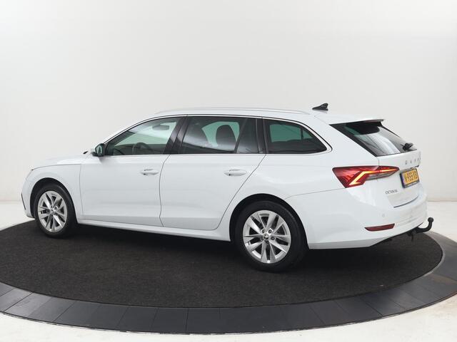 Skoda OCTAVIA 1.0 TSI Business Edition | Stoelverwarming | Trekhaak | Camera | Carplay | Navigatie | 17'' | Cruise control | DAB | Digital Cockpit | Parkeerhulp | Climate control