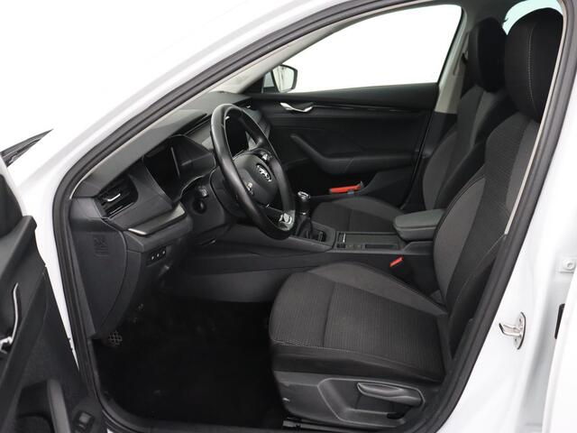 Skoda OCTAVIA 1.0 TSI Business Edition | Stoelverwarming | Trekhaak | Camera | Carplay | Navigatie | 17'' | Cruise control | DAB | Digital Cockpit | Parkeerhulp | Climate control