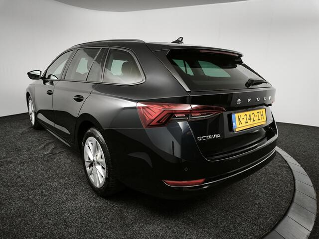 Skoda OCTAVIA Combi 1.0 e-TSI Business Edition | Panoramadak | Stoelverwarming | Achteruitrijcamera | Navigatie |