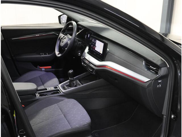 Skoda OCTAVIA Combi 110PK Edition Plus | 1ste eigenaar | AppleCarplay/AndroidAuto | Camera | Dodehoekdetectie | Stoelverwarming | Navigatie | 17"LMV | Climate Control | Cruise Control | Sfeerverlichting | Keyless | Isofix | Privacy Glass | Parkeersensoren | Electrische
