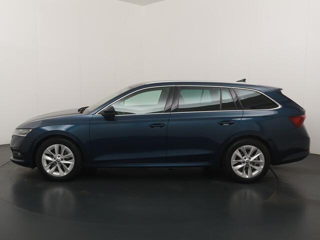 Skoda OCTAVIA Combi 1.0 e-TSI 111 pk Ambition | Camera | LED | Stoelverw. | 17" | Adapt. cruise | Keyless entry | Winterset
