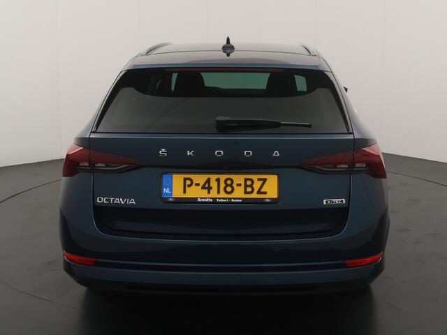 Skoda OCTAVIA Combi 1.0 e-TSI 111 pk Ambition | Camera | LED | Stoelverw. | 17" | Adapt. cruise | Keyless entry | Winterset