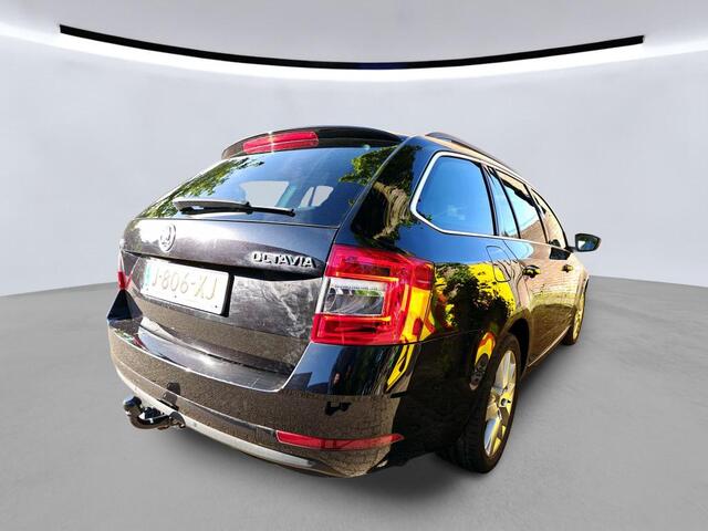 Skoda OCTAVIA Combi 1.5 TSI DSG Greentech Business Ed. | Trekhaak | Navigatie | Android/Carplay | Stoelverw. // Word Verwacht //