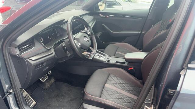 Skoda OCTAVIA Combi 1.4 TSI RS iV PHEV Business AUTOMAAT / PANORAMADAK / FULL LED / KEYLESS / STOELVERW / STUURVERW / SFEER / SOH 87% / NL-AUTO