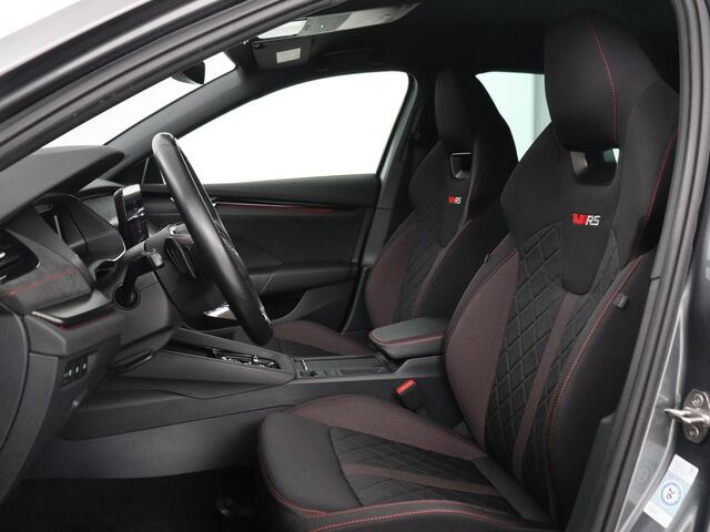 Skoda OCTAVIA 1.4 TSI RS iV PHEV Business | Stoelverwarming | Matrix LED | Carplay | Sportstoelen | Keyless | Virtual Cockpit | Parkeerhulp | Sfeerverlichting | Side Assist | Cruise control | Plug In