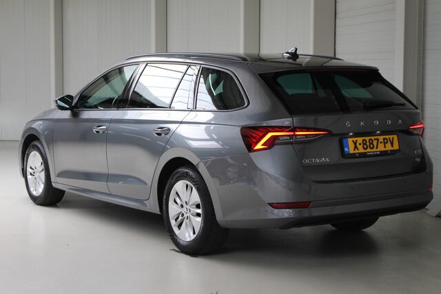 Skoda OCTAVIA Combi 1.5 e-TSI Business Edition Navigatie | Adaptieve Cruise Control | Parkeersensoren
