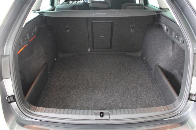 Skoda OCTAVIA Combi 1.5 e-TSI Business Edition Navigatie | Adaptieve Cruise Control | Parkeersensoren