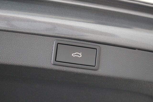 Skoda OCTAVIA Combi 1.5 e-TSI Business Edition Navigatie | Adaptieve Cruise Control | Parkeersensoren