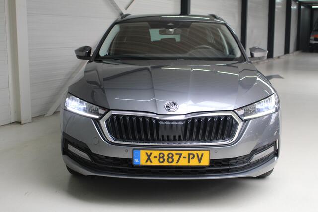 Skoda OCTAVIA Combi 1.5 e-TSI Business Edition Navigatie | Adaptieve Cruise Control | Parkeersensoren