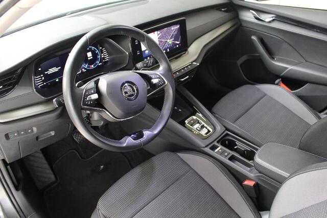 Skoda OCTAVIA Combi 1.5 e-TSI Business Edition Navigatie | Adaptieve Cruise Control | Parkeersensoren