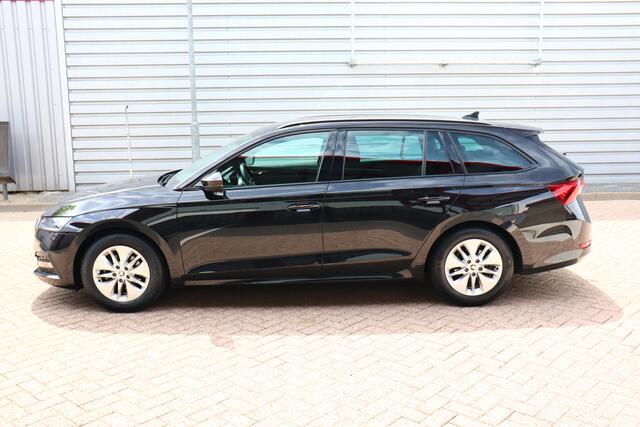Skoda OCTAVIA Combi 1.0 e-TSI Sport Business O.a: Trekhaak, PDC, Clima, Navi, Cruise, Carplay, Etc. All-in prijs!