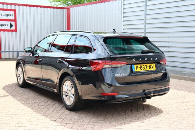 Skoda OCTAVIA Combi 1.0 e-TSI Sport Business O.a: Trekhaak, PDC, Clima, Navi, Cruise, Carplay, Etc. All-in prijs!