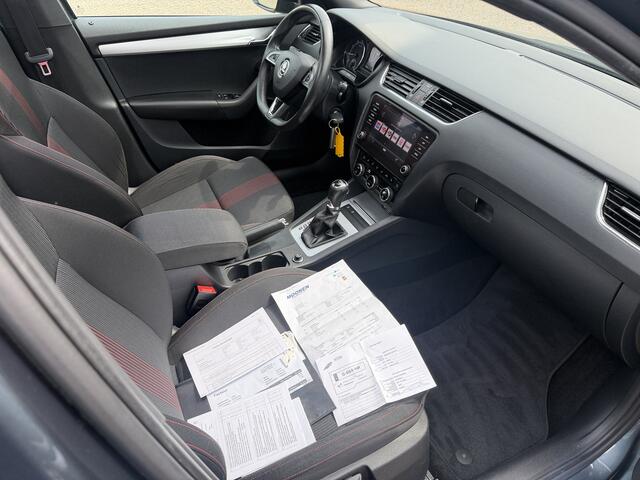 Skoda OCTAVIA Combi 1.5 TSI DSG Greentech Sport Business Pano/Carplay/Stoelverw