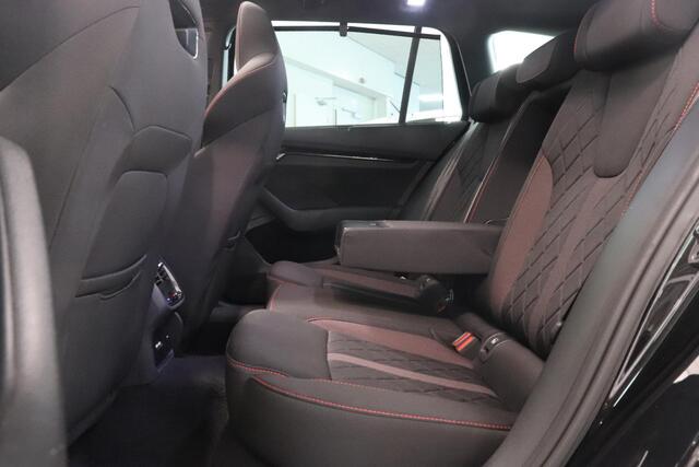 Skoda OCTAVIA Combi 1.4 TSI RS iV PHEV Business | Panoramadak | Camera | Adaptieve cruise | Sportstoelen | SoH 95,5% |