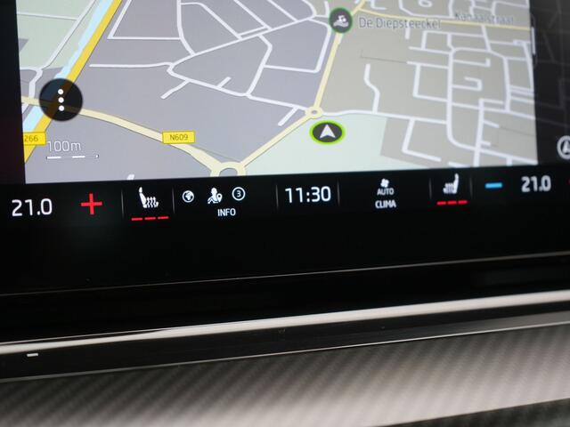 Skoda OCTAVIA Combi 1.4 TSI iV RS PHEV 245pk Dealer O.H. | Panodak | Adaptive Cruise | Camera | Sportstoelen Verwarmd | Sfeerverlichting | Apple Carplay | Crystal LED | Keyless | Navigatie | DAB | Virtual Cockpit | 19"L.M | Plug In Hybrid |