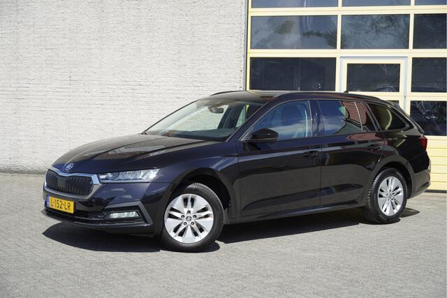 Skoda OCTAVIA Combi 1.0 TSI Business Edition BJ2021 Lmv 16" | Led V+A | Dynamische knipperlichten | Pdc | Elek. achterklep | App-Connect | Navi | Virtual cockpit | Dashboard verlichting | Climate control | Cruise control | Extra getint glas