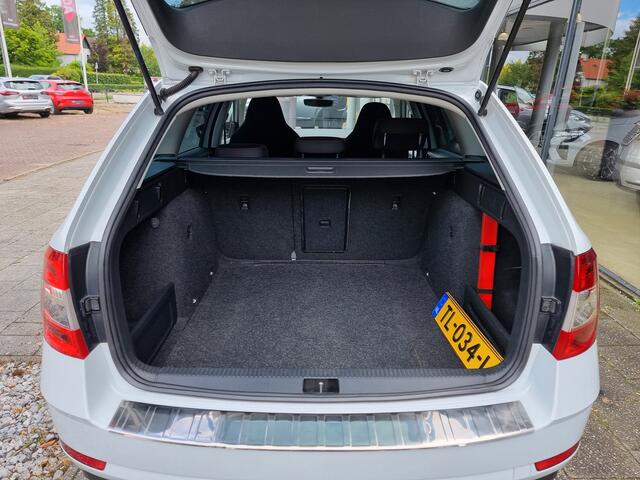 Skoda OCTAVIA Combi 1.0 TSI Greentech Ambition Business | Camera | PDC | Climate | Topstaat!