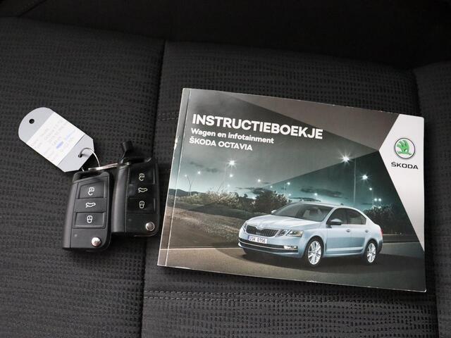 Skoda OCTAVIA Combi 1.5 TSI Greentech Business Edition Plus | Schuif-Kantel dak | Camera | Trekhaak!