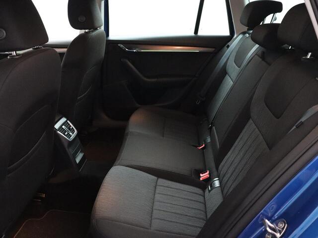 Skoda OCTAVIA Combi 1.5 TSI Greentech Business Edition Plus | Schuif-Kantel dak | Camera | Trekhaak!