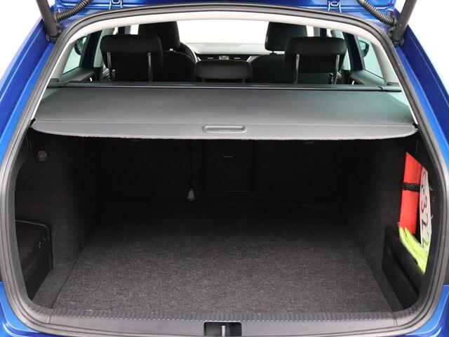 Skoda OCTAVIA Combi 1.5 TSI Greentech Business Edition Plus | Schuif-Kantel dak | Camera | Trekhaak!