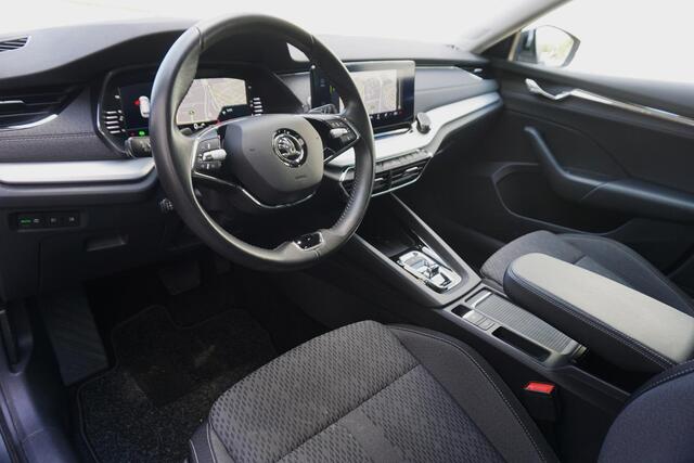 Skoda OCTAVIA Combi 1.0 e-TSI Business Edition Plus/Trekhaak/Camera/ Travel Pakket.
