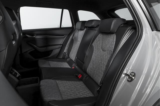 Skoda OCTAVIA Combi 1.5 TSI MHEV 150 PK Sportline Tour | Elek. Trekhaak | Matrix Led | Adapt. Cruise | Winterpakket | 13 inch Navi | Camera | NAV + App. Connect | ECC | Elek. Klep | LM 18" |