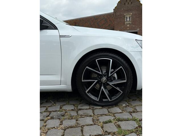 Skoda OCTAVIA Combi 1.5 TSI SportLine Carplay NAVI Sfeerverlichting