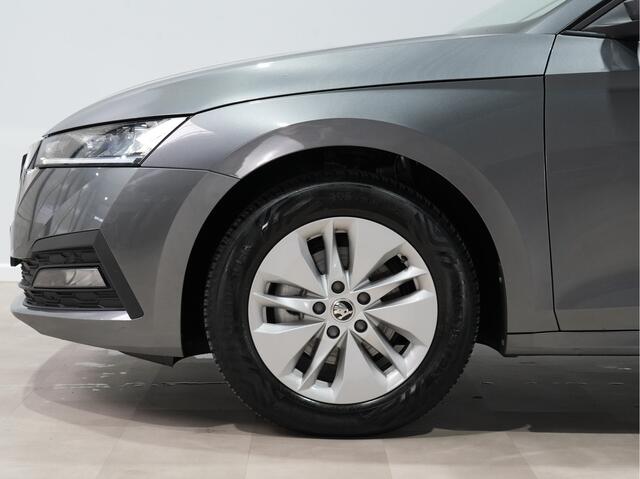 Skoda OCTAVIA Combi 1.0 e-TSI 110pk DSG Business Edition Trekhaak Navigatie Keyless Lm Velgen 248