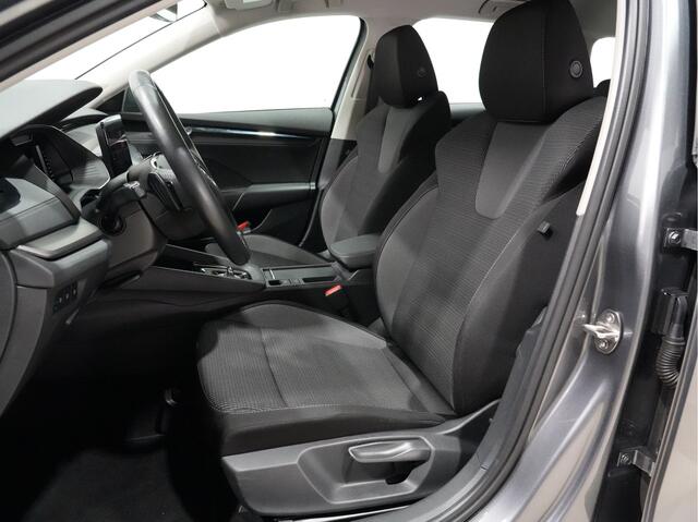 Skoda OCTAVIA Combi 1.0 e-TSI 110pk DSG Business Edition Trekhaak Navigatie Keyless Lm Velgen 248