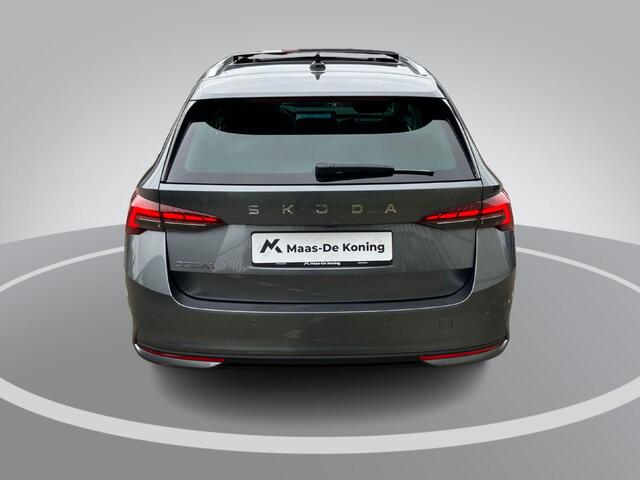 Skoda OCTAVIA Combi 1.5TSI/150PK MHEV FL Design DSG · Panoramadak · Camera + Parkeersensoren · Apple/Android Car Play · Garantie t/m 21-05-2029 of 60000km.