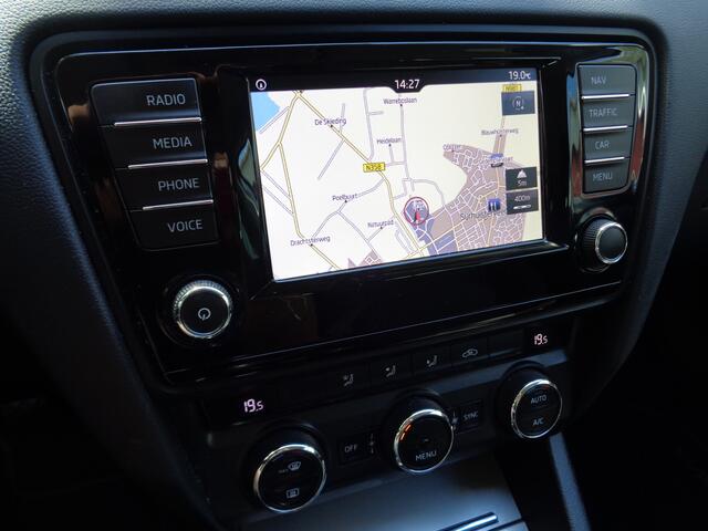 Skoda OCTAVIA Combi 1.0 TSI Greentech Ambition Business 116PK Clima Navi Cruise LMV 6-BAK Trekhaak 2E-Eigenaar NL-Auto