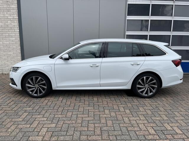 Skoda OCTAVIA Combi 1.4 TSI iV PHEV Business / AUTOMAAT/ ACC/ PARK.SENSOREN V+A/ CAMERA/ STOELVERWARMING/ KEYLESS/ ELEK.ACHTERKLEP/ DIGITAL DASH/ RIJ-MODI/ NAVI/ DAB/ CLIMA/ LED/ 18'' LMV