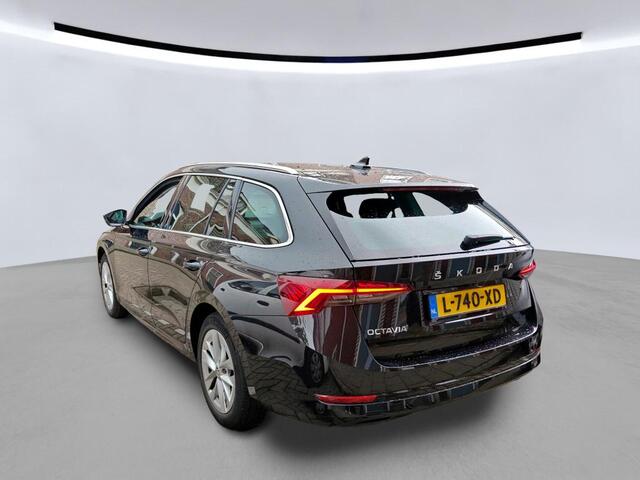 Skoda OCTAVIA Combi 1.0 TSI Ambition / Navigatie / App connect / Camera / Parkeersensoren V+A / Elektrische klep /