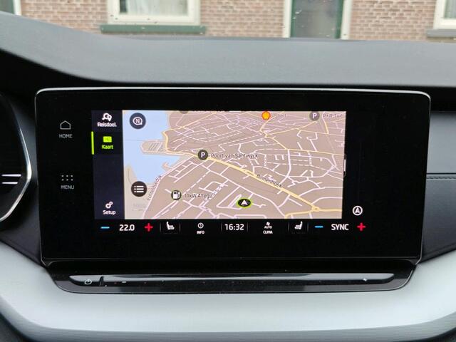 Skoda OCTAVIA Combi 1.0 TSI Ambition / Navigatie / App connect / Camera / Parkeersensoren V+A / Elektrische klep /