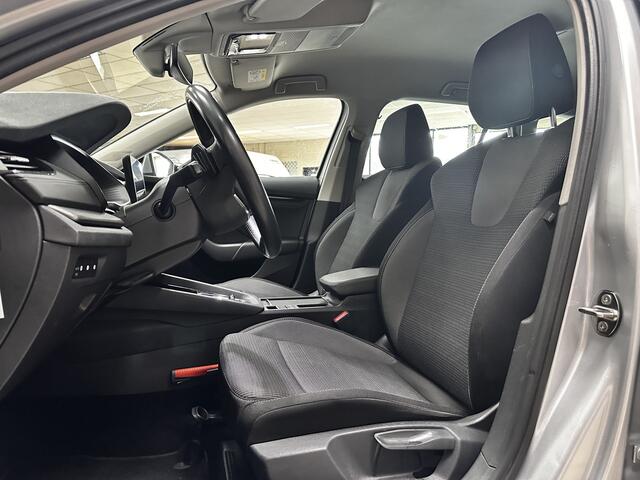 Skoda OCTAVIA Combi 1.0 e-TSI Ambition/ Automaat!/ LED Koplampen/ Apple+android/ DAB+/ Virtual Cockpit/ Stoelverw./ Clima/ Navi/ Cruise/ Bluetooth/ Multi.LEDER.Stuur/ Elek.Pakket/ Isofix/ PDC Achter.