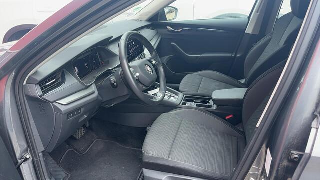 Skoda OCTAVIA Combi 1.5 e-TSI Business Edition AUTOMAAT / TREKHAAK / CARPLAY / FULL LED / KEYLESS / CLIMA / PDC / BLUETOOTH / CRUISE / NL-AUTO
