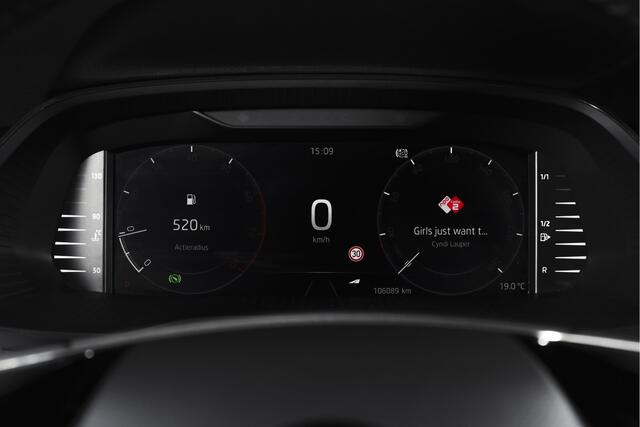 Skoda OCTAVIA Combi 1.5 e-TSI 150 PK Business Edition Plus - Automaat | Dig.Cockpit | Adapt.Cruise | Stoel-+Stuurverw. | Camera | PDC | NAV+App.Connect | Auto. Airco | LM 17" | All Seasons |