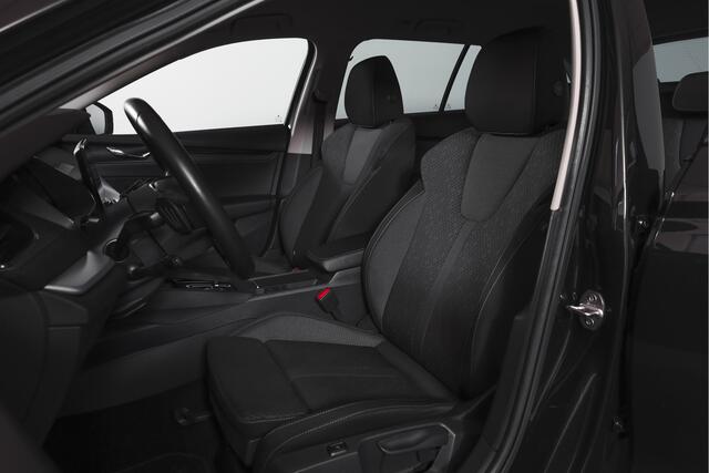Skoda OCTAVIA Combi 1.5 e-TSI 150 PK Business Edition Plus - Automaat | Dig.Cockpit | Adapt.Cruise | Stoel-+Stuurverw. | Camera | PDC | NAV+App.Connect | Auto. Airco | LM 17" | All Seasons |