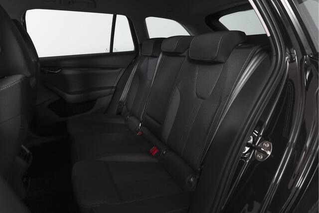 Skoda OCTAVIA Combi 1.5 e-TSI 150 PK Business Edition Plus - Automaat | Dig.Cockpit | Adapt.Cruise | Stoel-+Stuurverw. | Camera | PDC | NAV+App.Connect | Auto. Airco | LM 17" | All Seasons |